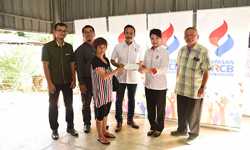 Yayasan MRCB Contributes RM30,000 To 10 Families Affected by Fire In Kampung BaruBenta